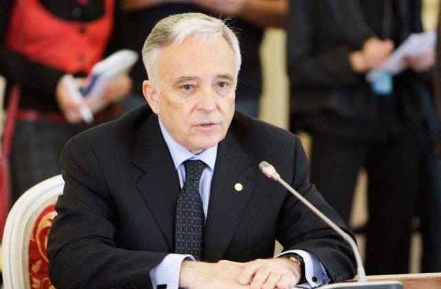 Isarescu: Solutia pentru redresarea economica nu este in imprumuturi