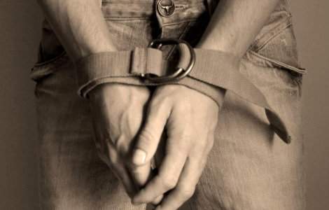 Jaf la un bancomat aflat in sediul unei firme din Valcea