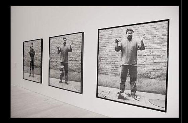 Artistul chinez Ai Weiwei, este consemnat la domiciliu