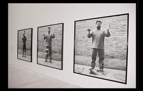 Artistul chinez Ai Weiwei, este consemnat la domiciliu