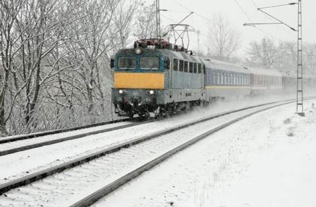 Interzieri la trenuri in urma unui furt de cablu