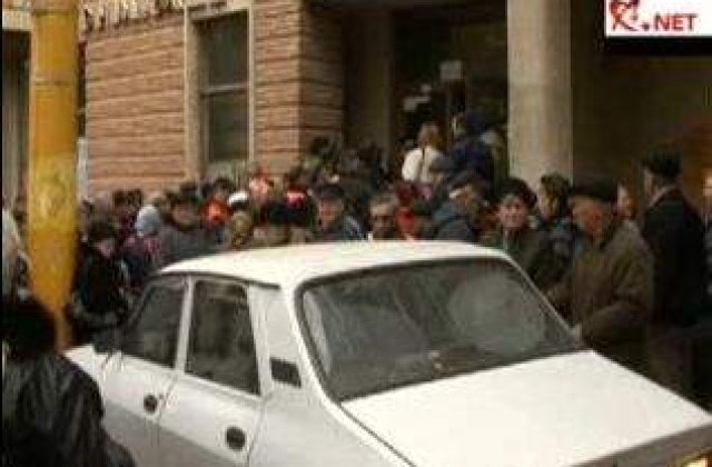 [VIDEO] Sute de constanteni s-au imbulzit pentru alimente gratuite