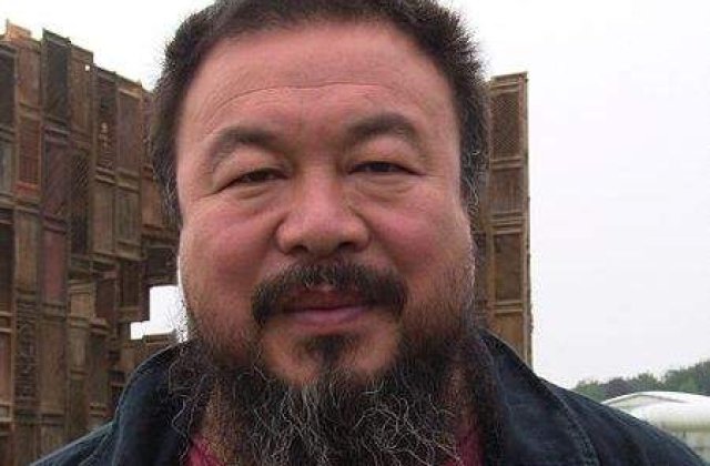 Artistul si activistul Ai Weiwei nu mai este consemnat la domiciliu