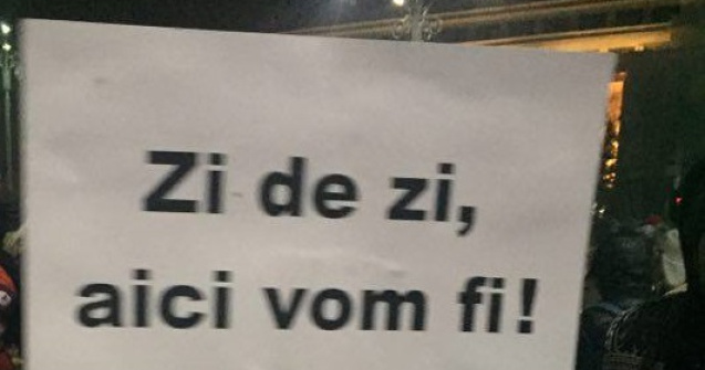 Bucurestenii au facut noapte alba pentru a protesta in fata Guvernului