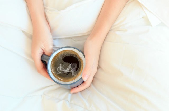 Cafeaua te ajuta sa dormi: 6 sfaturi bizare, dar eficiente pe care sa le incerci diseara