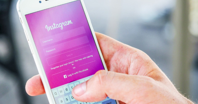 Studiu: Retelele de socializare sporesc sentimentul de singuratate