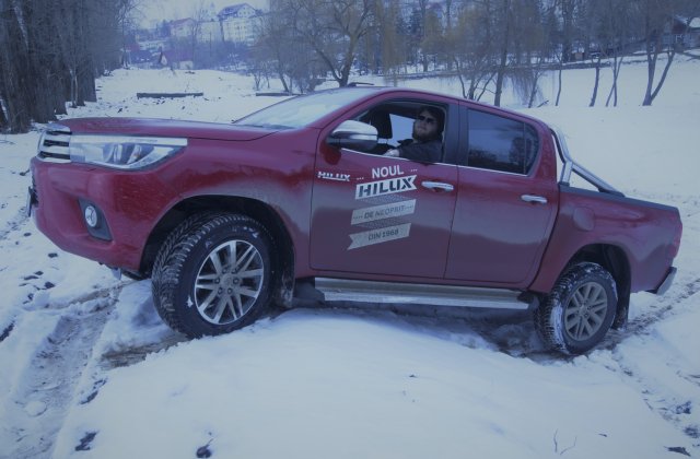 TEST-DRIVE. Toyota Hilux - imbratisarea gingasa a unui gigant