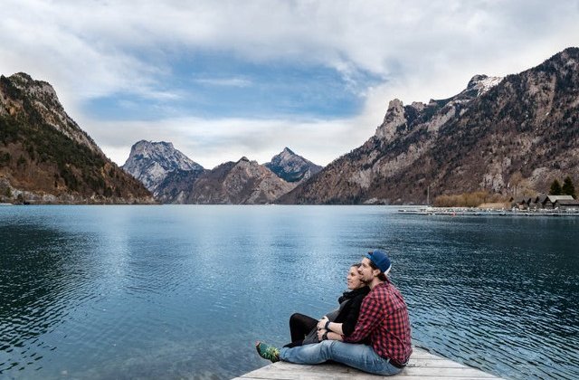Studiu: Vacanta impreuna, dar cine acopera costurile de calatorie?