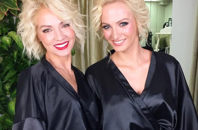 10 imagini in care mamele par de aceeasi varsta cu fiicele lor. Le puteti deosebi?