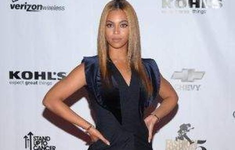 Beyonce isi etaleaza inelul de logodna de 5 milioane dolari