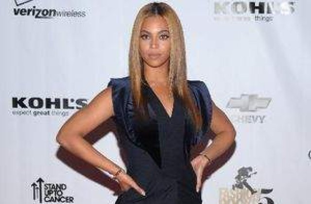 Beyonce isi etaleaza inelul de logodna de 5 milioane dolari