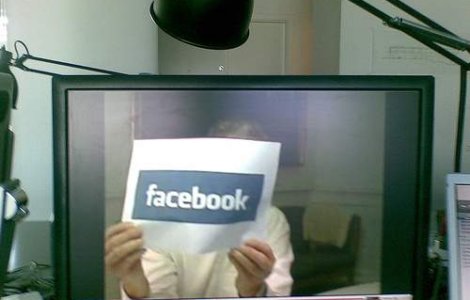 Nemtii interzic Facebook si Twitter!