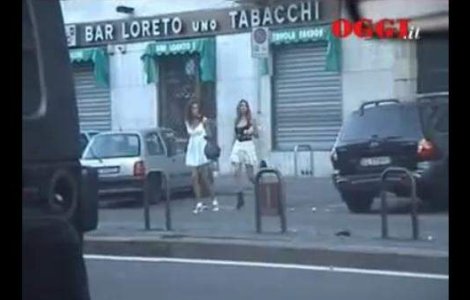  Video : Vedeta de televiziune din Romania, condusa la resedinta lui Silvio Berlusconi