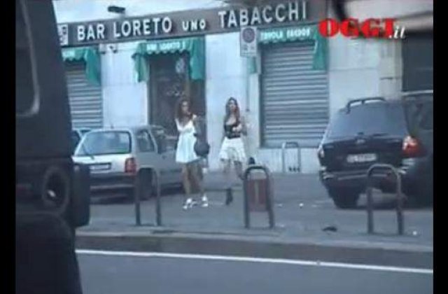 [VIDEO]: Vedeta de televiziune din Romania, condusa la resedinta lui Silvio Berlusconi