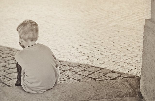 8.000 de copii mai traiesc inca in institutiile din Romania. Un studiu arata care sunt pasii catre inchiderea acestora