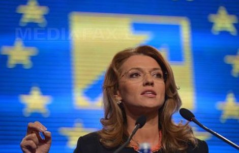 Alina Gorghiu, despre Mugur Isarescu: Sa-si dea demisia din functie