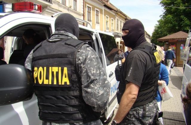 DIICOT: 30 de kilograme de canabis, gasite in locuinta unui bucurestean din Sectorul 2