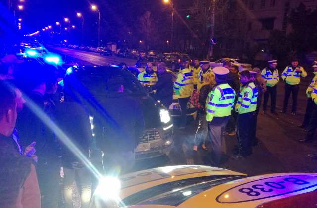 VIDEO. Sofer oprit cu focuri de arma, dupa ce aproape a calcat un politist: "Sunt in depresie"