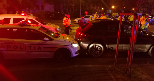 Tanarul care a tarat un politist cu masina a fost arestat preventiv