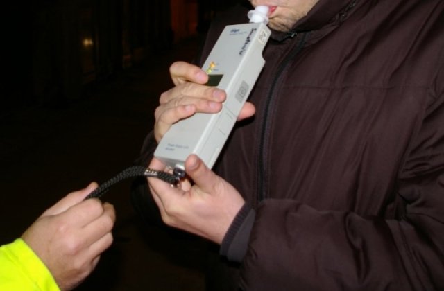 Bacau: Trei persoane, ranite dupa ce un preot baut a intrat cu masina pe contrasens