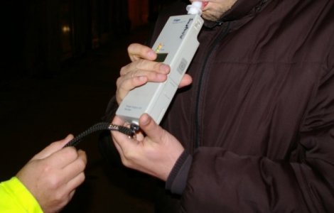 Bacau: Trei persoane, ranite dupa ce un preot baut a intrat cu masina pe contrasens