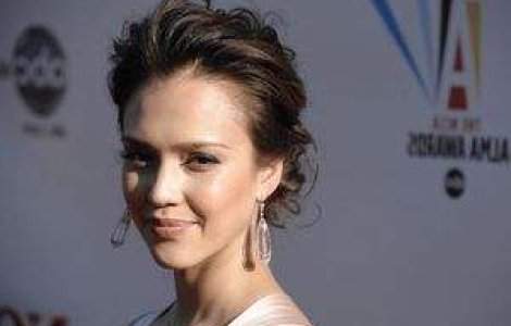 Jessica Alba, o mamica fericita