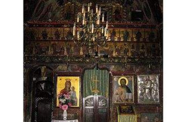 Buzau: Termopane la o biserica veche de sute de ani