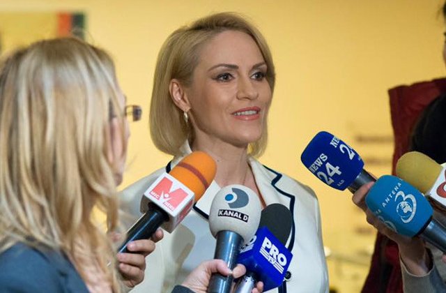 Cat vor costa luminitele de Paste din Bucuresti