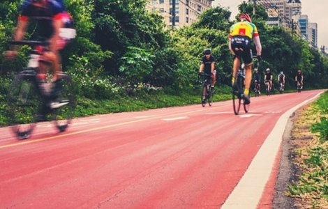  Video  Cursa de ciclism, anulata dupa ce vantul de 100km/h a aruncat sportivii de pe biciclete