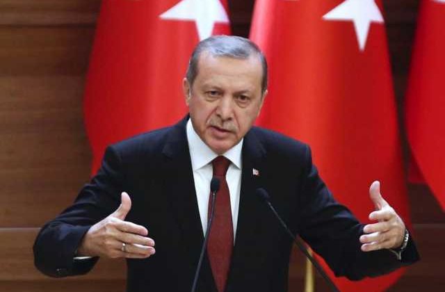 Erdogan o acuza pe Merkel ca "sustine teroristii"