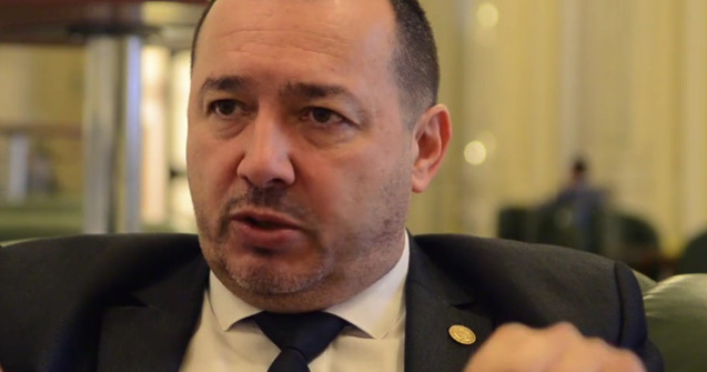 Catalin Radulescu: Salariile parlamentarilor ar trebui majorate; trebuie sa ne cumparam costume, nu putem veni in blugi si mizerabili