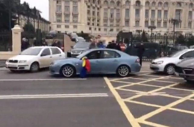 Protest pe roti la Palatul Parlamentului. Mai multi soferi si-au aratat nemultumirea fata de proiectul initiat de Tariceanu