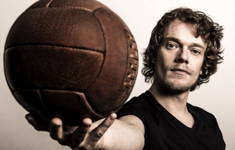 Istoria fotbalului englez cu Alfie Allen, in exclusivitate pe History