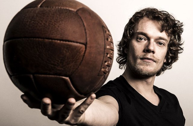 Istoria fotbalului englez cu Alfie Allen, in exclusivitate pe History