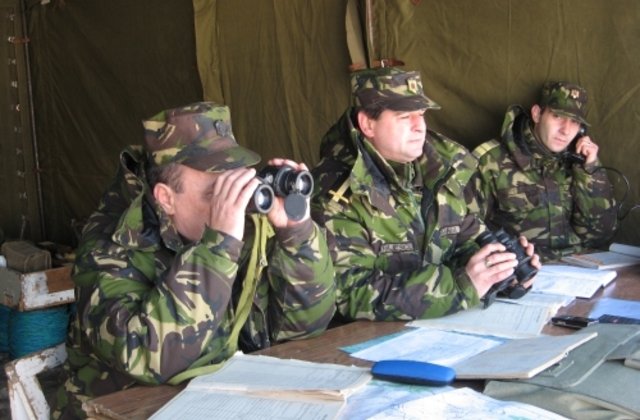 Un barbat a fost impuscat in timp ce trecea pe langa un poligon militar din Sibiu
