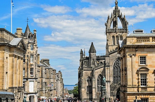 Trebuie sa le vizitezi! Top 10+3 cele mai PRIMITOARE orase din lume