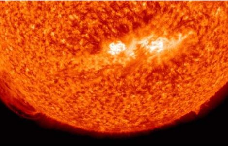 Avertizare NASA: Explozia solara de vineri ar putea afecta Terra