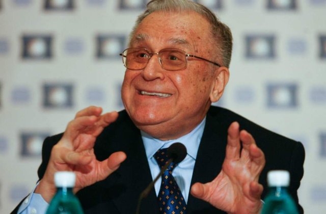 Iliescu: Dupa sase ani de mandat, Basescu nu a invatat nimic