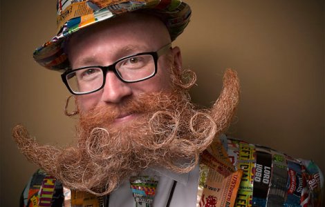  Top  Barbi si mustati excentrice, intr-un pictorial haios