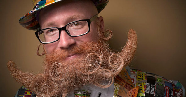  Top  Barbi si mustati excentrice, intr-un pictorial haios