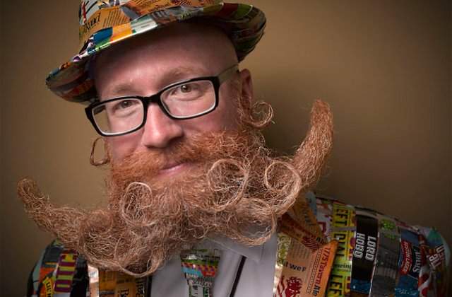 Barbi si mustati excentrice, intr-un pictorial haios