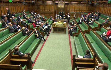 Marea Britanie interzice angajarea rudelor de catre parlamentari