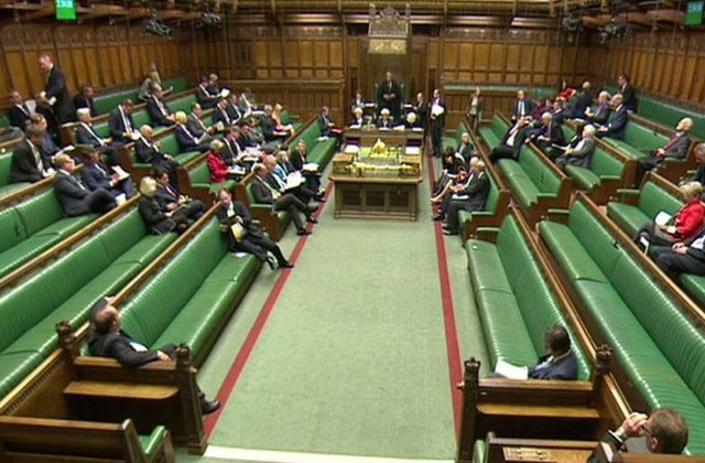 Marea Britanie interzice angajarea rudelor de catre parlamentari