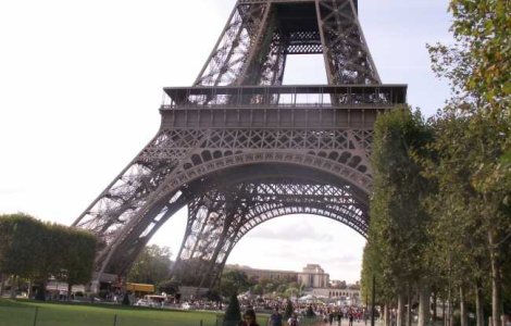 Explozie la sediul FMI din Paris