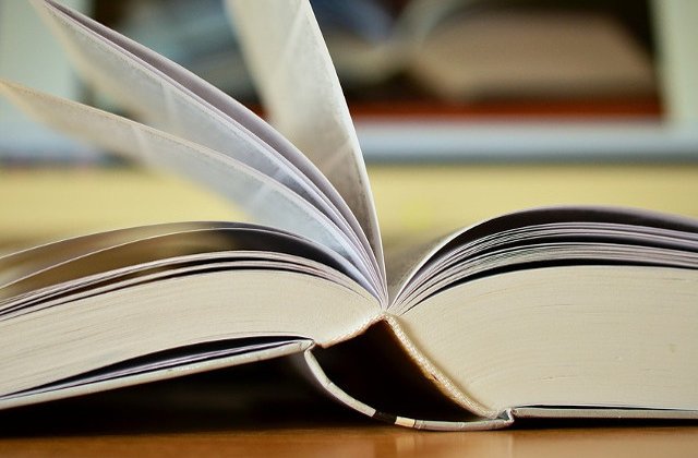 Grand Cinema & More doneaza Biblioteca Bestiei elevilor din scoli si licee. Iubitorii de film pot dona carti din biblioteca personala