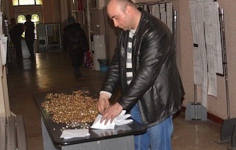 Un buzoian a platit o amenda de 145 de lei in monede de un ban