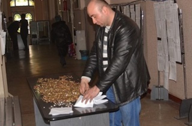 Un buzoian a platit o amenda de 145 de lei in monede de un ban