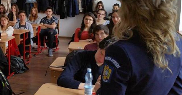 Politia Romana: Nu dati date personale, nu postati fotografii, nu va intalniti cu necunoscuti, refuzati provocari care va fac rau