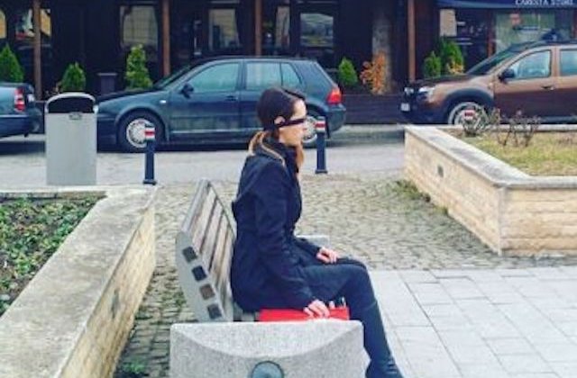 Verificari ale politiei, dupa ce o tanara legata la ochi a fost vazuta in zone publice din Alba Iulia