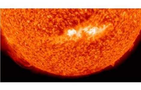 O puternica furtuna solara a trimis spre Terra o cantitate uriasa de particule